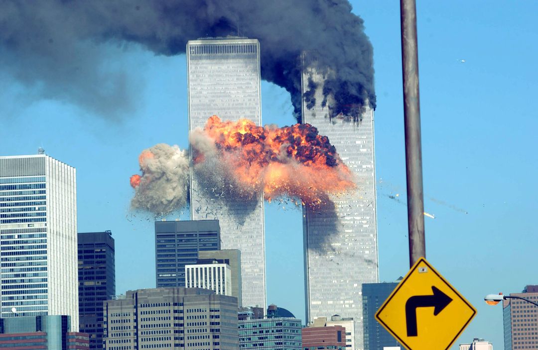 WTC-torniin iskeytyy lentokone.
