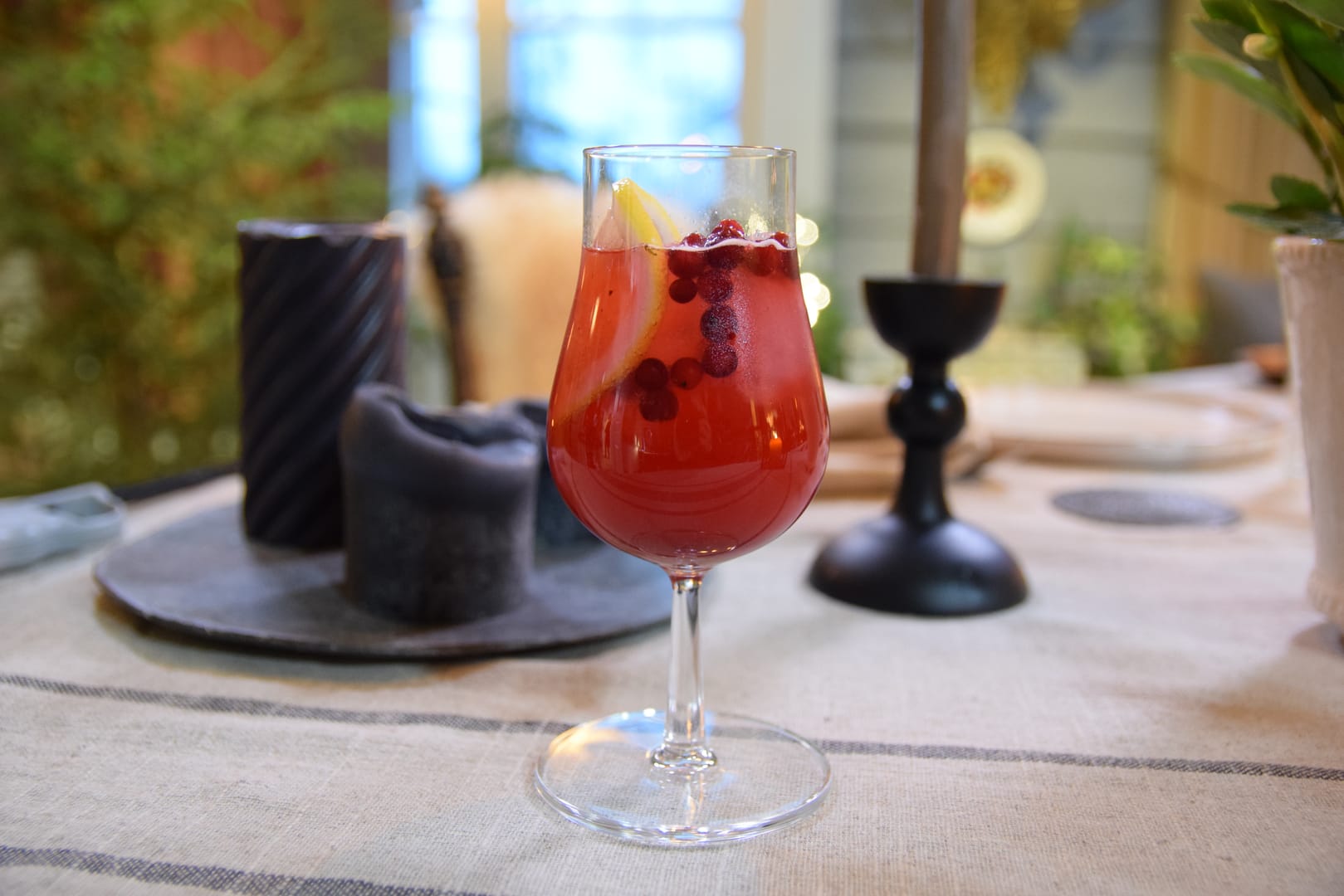 glass,goblet,alcohol,beverage,cocktail,juice,plant,liquor,wine,ketchup