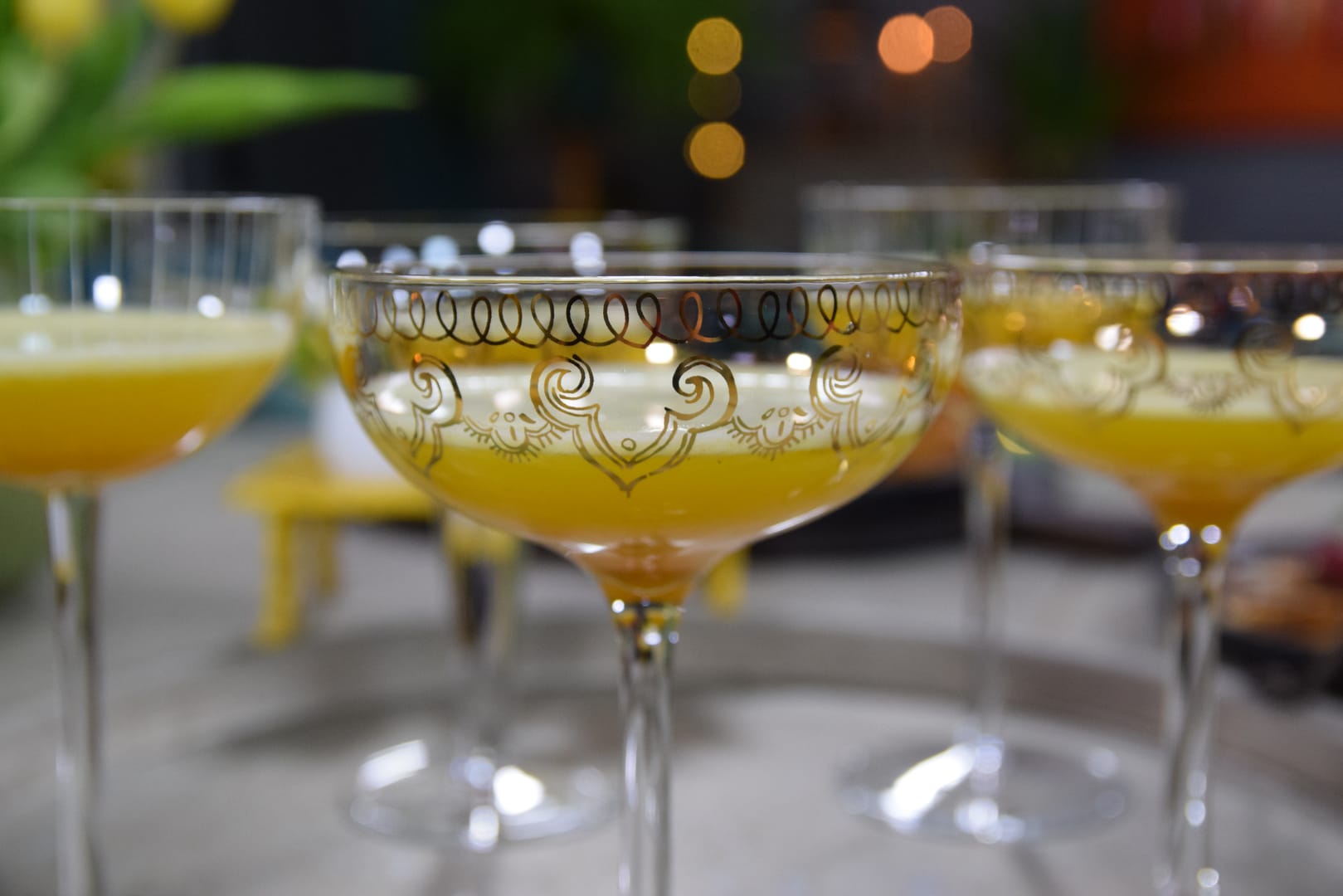 glass,goblet,alcohol,beverage,cocktail,juice,liquor,wine,beer glass,wine glass