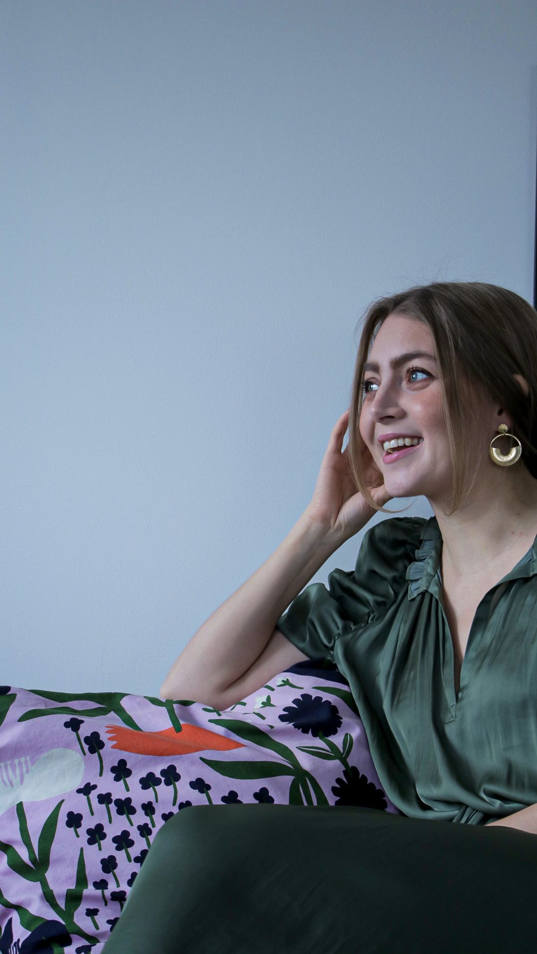 clothing,person,sleeve,evening dress,robe,fashion,long sleeve,female,finger,blouse