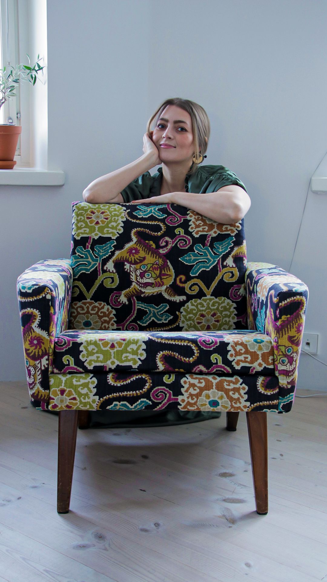 furniture,couch,person,human,armchair,chair,cushion